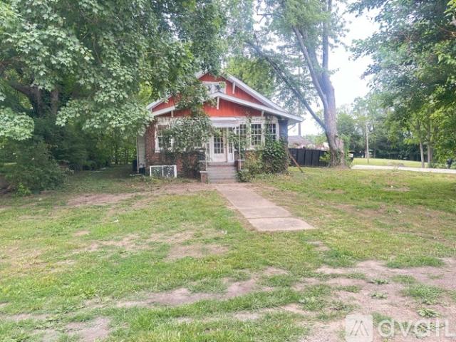 2 BR, 1 BA Apartment 108 Shipping St, Edwardsport, IN 47528