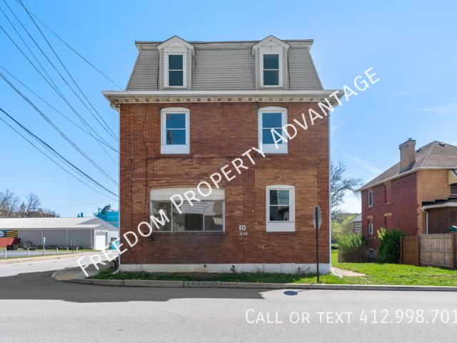 2 BR, 1 BA Apartment 10 Iron St, Canonsburg, PA 15317