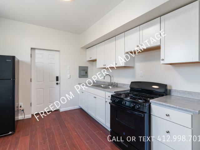 2 BR, 1 BA Apartment 10 Iron St, Canonsburg, PA 15317