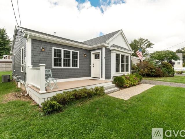 2 BR, 1 BA Apartment 10 Willow Ln, Hampton, NH 03842