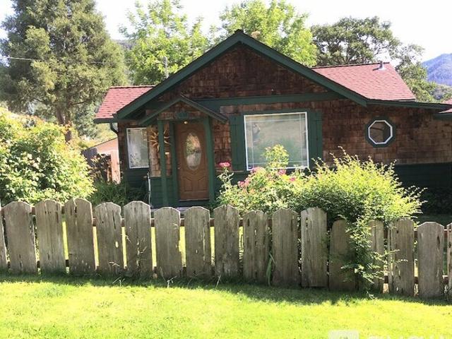2 BR, 1 BA Apartment 10th Ave, Gold Hill, OR 97525