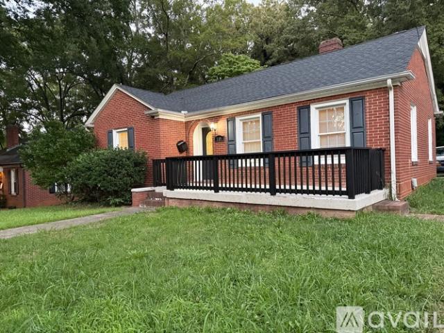 2 BR, 1 BA Apartment 1106 8th Street Northeast, Hickory, NC 28601