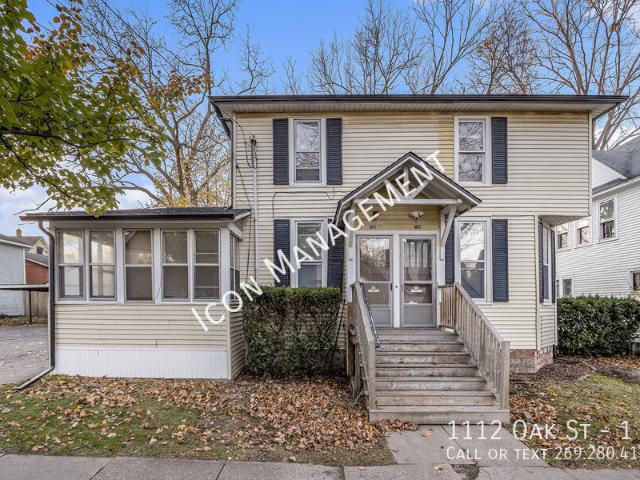 2 BR, 1 BA Apartment 1112 Oak St, Kalamazoo, MI 49008