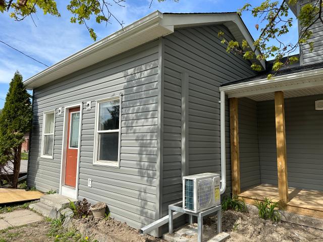 2 BR, 1 BA Apartment 1119 King St, Whitby, ON L1N 5A9