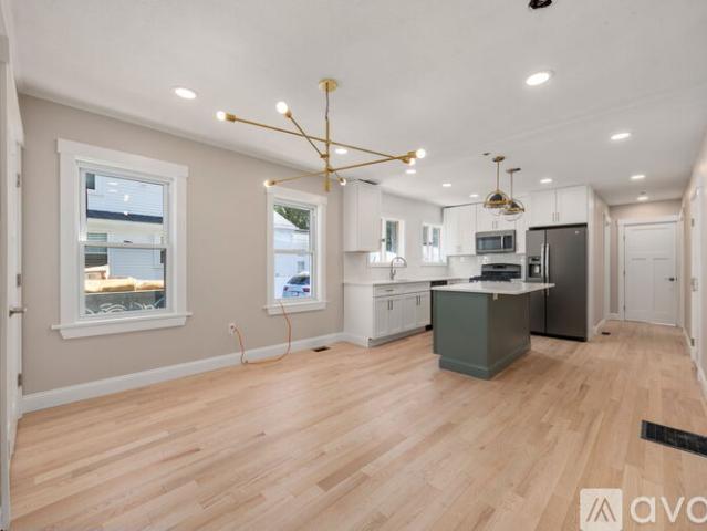 2 BR, 1 BA Apartment 111 Central Street, Unit Unit 1, Concord, MA 01742