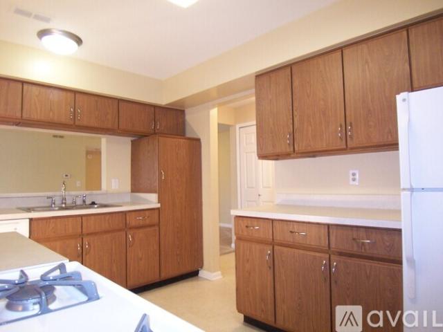 2 BR, 1 BA Apartment 111 Fieldcrest St, Unit 205, Ann Arbor, MI 48103