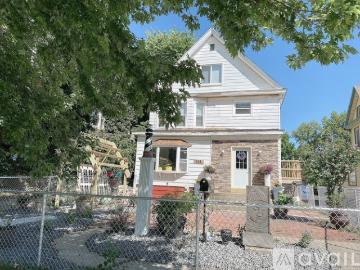 2 BR, 1 BA Apartment 111 S Grand Ave W, Unit 1, Springfield, IL 62704