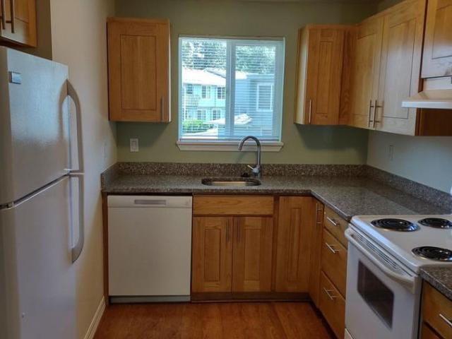 2 BR, 1 BA Apartment 11200 SW Greenburg Rd Tigard, OR 97223