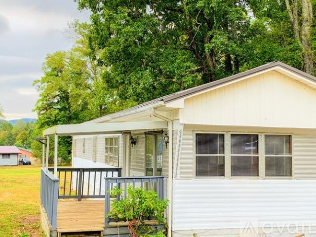 2 BR, 1 BA Apartment 1137 Rock Creek Rd, Erwin, TN 37650