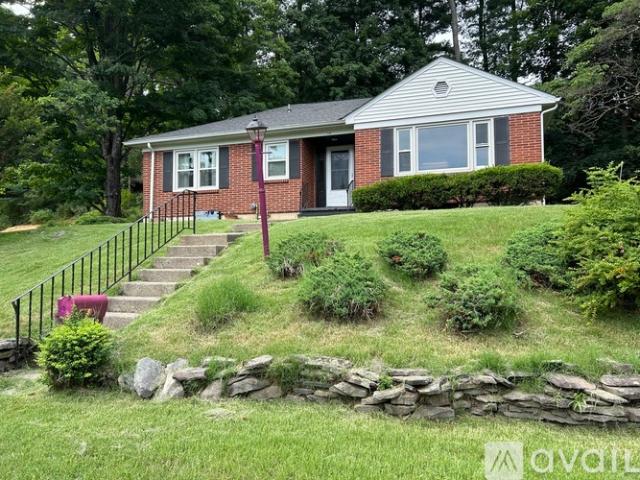 2 BR, 1 BA Apartment 114 Maple Avenue, East Stroudsburg, PA 18301