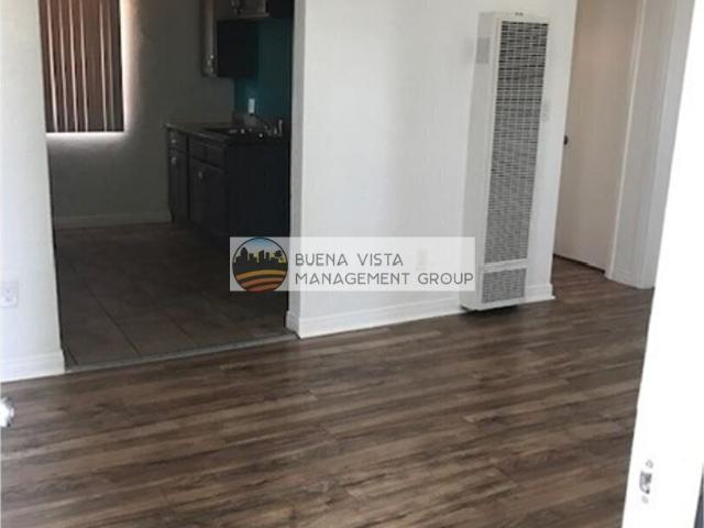 2 BR, 1 BA Apartment 1150 W 88th St, Los Angeles, CA 90044