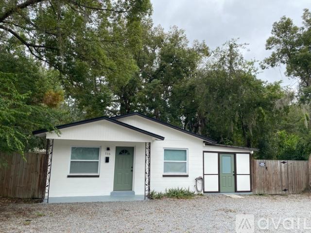 2 BR, 1 BA Apartment 115 Southeast 9th Street, Gainesville, FL 32601