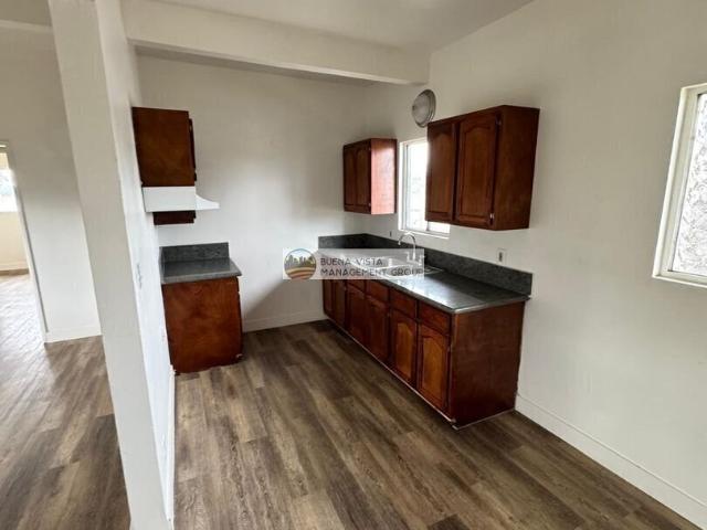 2 BR, 1 BA Apartment 11710 S Budlong Ave, Los Angeles, CA 90044