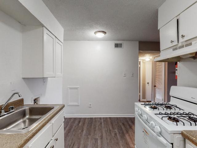 2 BR, 1 BA Apartment 1175 Barron Court Unit 1179 03, Memphis, TN 38114