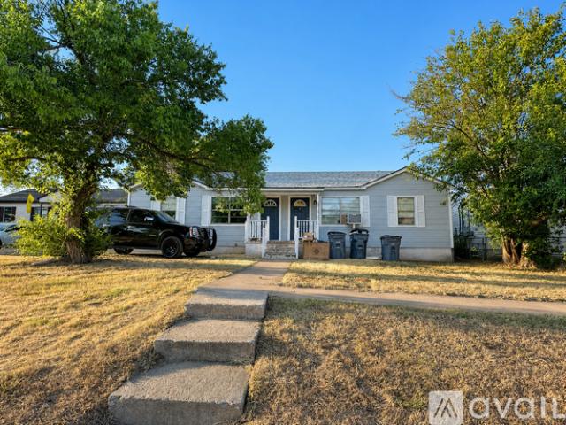 2 BR, 1 BA Apartment 1181 Northwest Ozmun Avenue, Unit 1181, Lawton, OK 73507