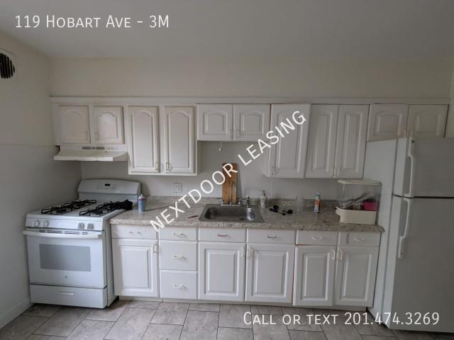 2 BR, 1 BA Apartment 119 Hobart Ave, Bayonne, NJ 07002