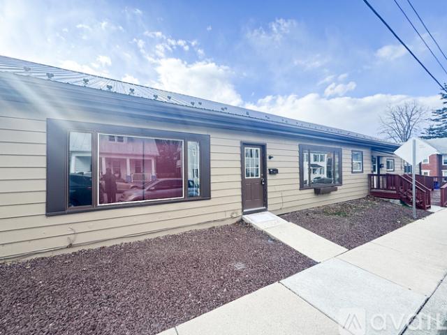 2 BR, 1 BA Apartment 11 N Chestnut St, Unit A, Dillsburg, PA 17019