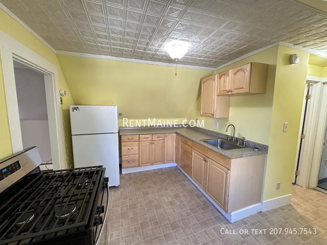 2 BR, 1 BA Apartment 11 Oak St. Apt Brewer, ME 04412