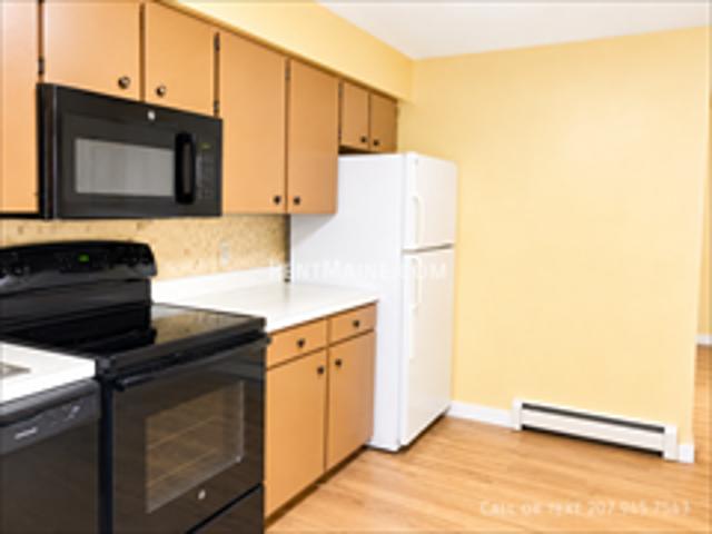 2 BR, 1 BA Apartment 11 Stillwater Ave. Apt Orono, ME 04473