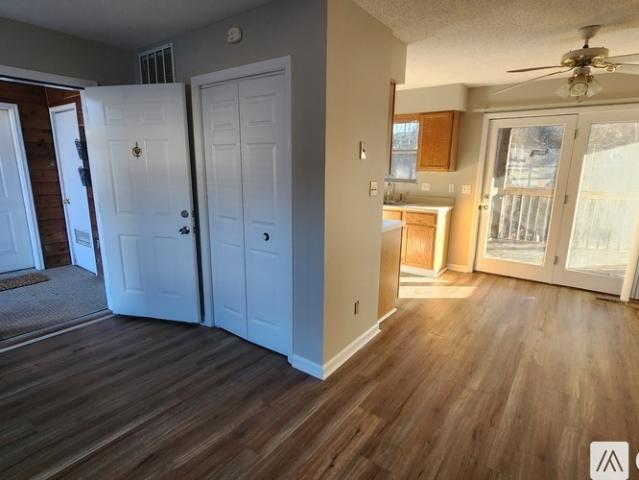 2 BR, 1 BA Apartment 123 Gail Ln, Unit 4, Oliver Springs, TN 37840