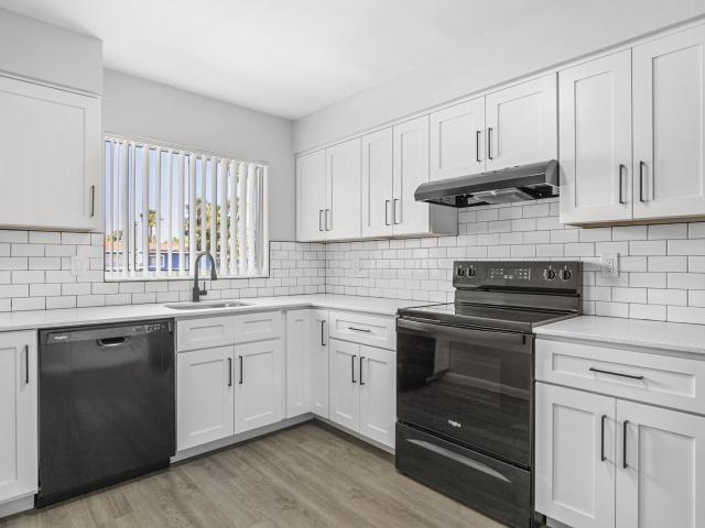 2 BR, 1 BA Apartment 1200 Signal Pointe Cir Unit 1000 206, Sarasota, FL 34237