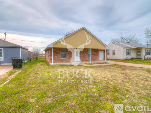 2 BR, 1 BA Apartment 1201 Stansell Dr, Midwest City, OK 73110