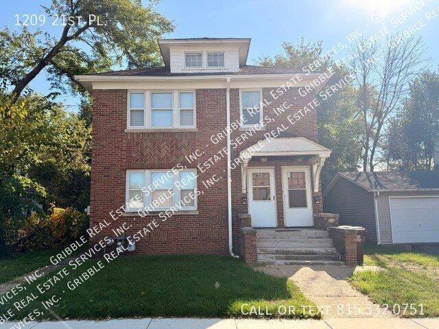 2 BR, 1 BA Apartment 1209 21st Pl., Rockford, IL 61104