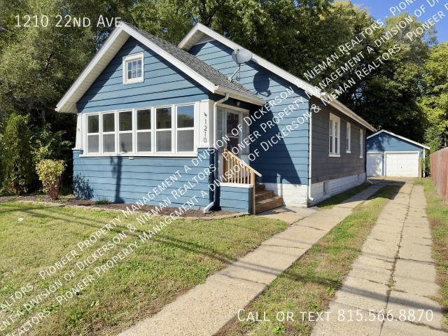 2 BR, 1 BA Apartment 1210 22nd Ave, Rockford, IL 61104