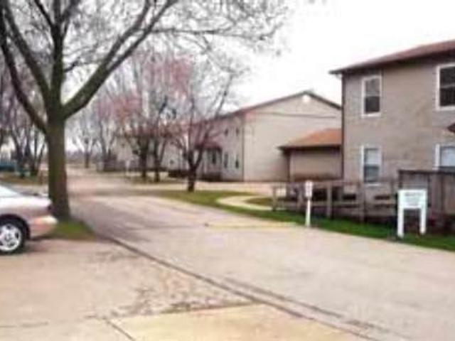 2 BR, 1 BA Apartment 1214 1223 N. Maple St Princeton, IL 61356