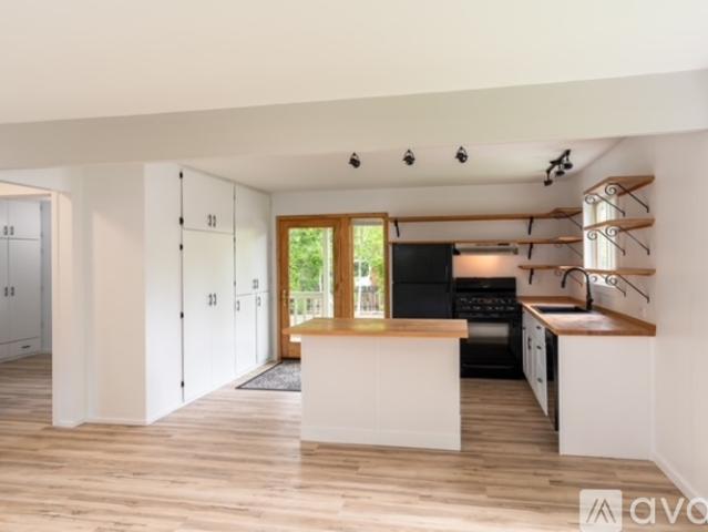 2 BR, 1 BA Apartment 121 Pinewood Ln, Unit B1, Ketchum, ID 83340