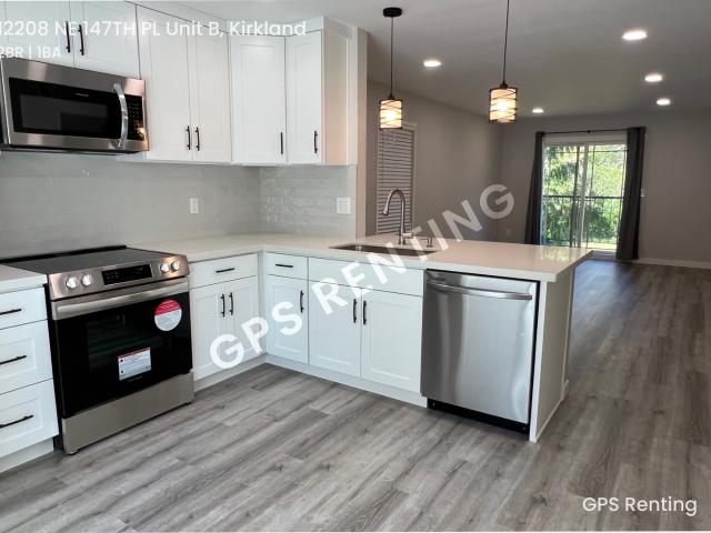 2 BR, 1 BA Apartment 12208 NE 147TH PL, Kirkland, WA 98034