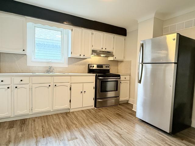 2 BR, 1 BA Apartment 1227 Henry Ford Centre Dr, Windsor, ON N8Y 2T7