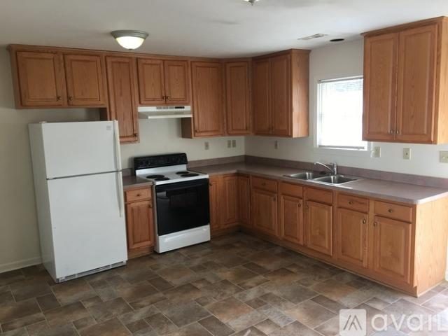 2 BR, 1 BA Apartment 122 Tiffin Avenue, Unit 122A, Huron, OH 44839