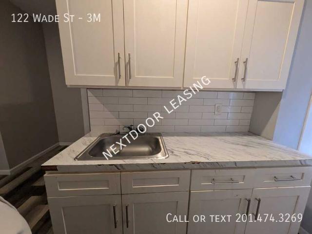 2 BR, 1 BA Apartment 122 Wade St, Jersey City, NJ 07305