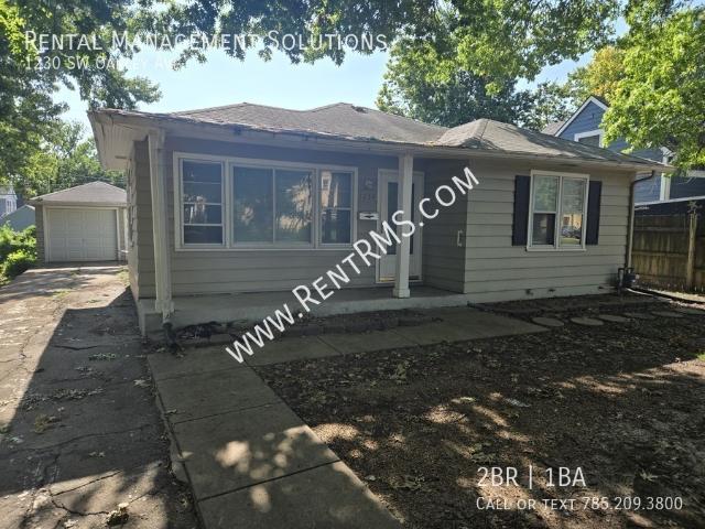2 BR, 1 BA Apartment 1230 SW Oakley Ave, Topeka, KS 66604