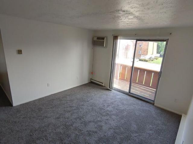 2 BR, 1 BA Apartment 127 APT L Foxhill Lane, Elyria, OH 44035