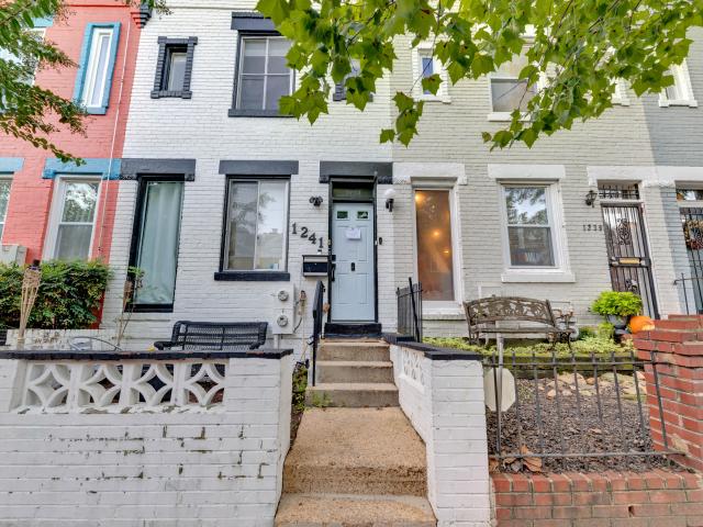 2 BR, 1 BA Apartment 1241 Duncan Pl NE, Washington, DC 20002