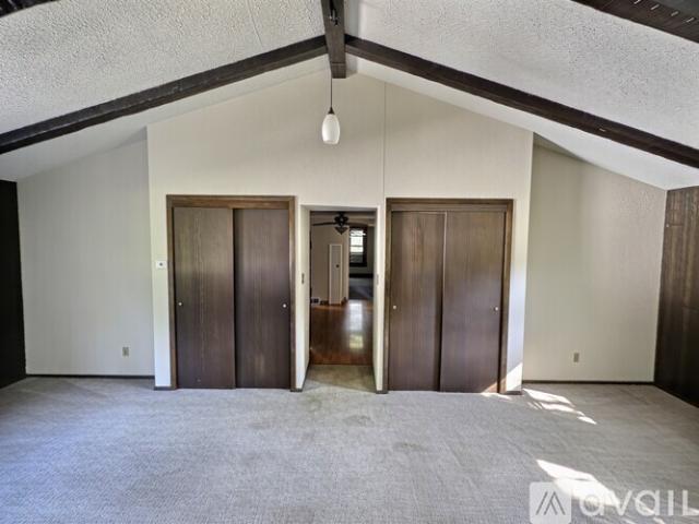 2 BR, 1 BA Apartment 12480 Beloit Road, Unit Upper, New Berlin, WI 53151