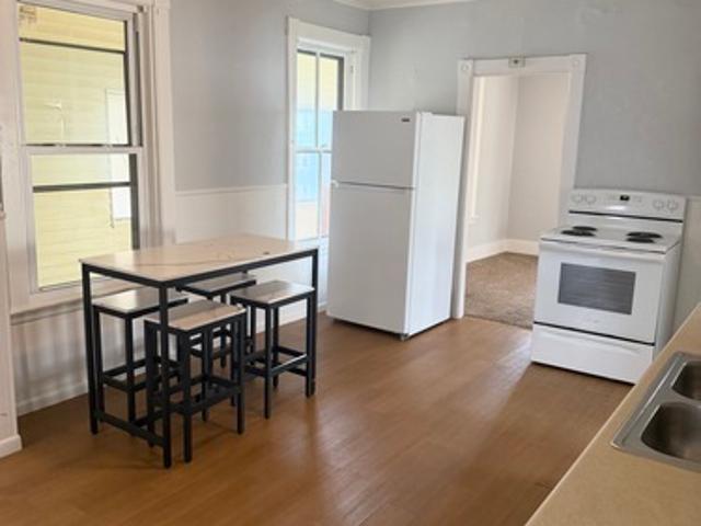 2 BR, 1 BA Apartment 125 Cross Street, Unit 3, Southbridge, MA 01550