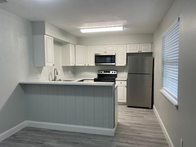 2 BR, 1 BA Apartment 125 South Salisbury Avenue Unit A2, Deland, FL 32720