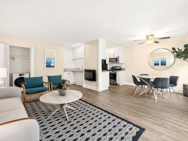 2 BR, 1 BA Apartment 12600 Braddock Drive Unit 600B121, Los Angeles, CA 90066