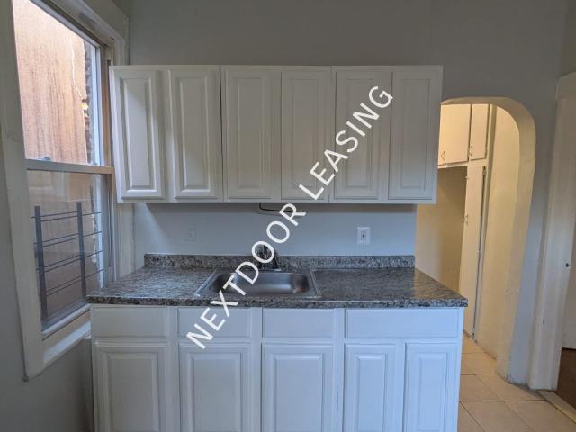 2 BR, 1 BA Apartment 126 Bergen Ave, Jersey City, NJ 07305