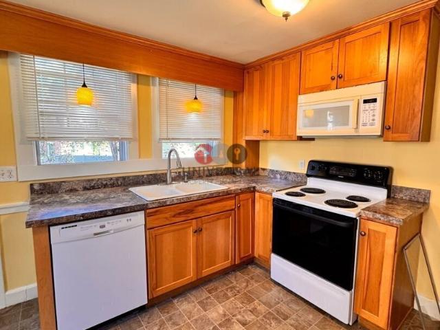 2 BR, 1 BA Apartment 128 Concord Way, Portsmouth, NH 03801