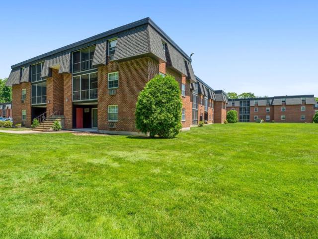 2 BR, 1 BA Apartment 12 Brookside Ave, Worcester, MA 01602