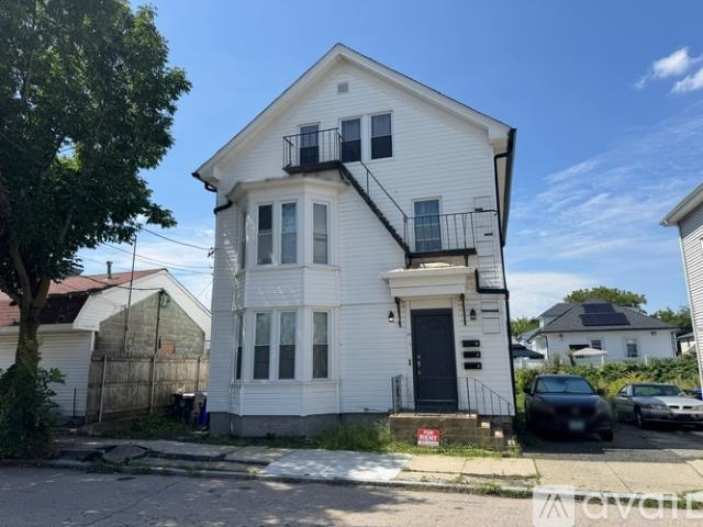 2 BR, 1 BA Apartment 12 Tiffany Street, Unit 2, Providence, RI 02908