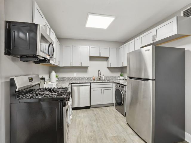 2 BR, 1 BA Apartment 1300 Lancewood Dr NW Apt A Unit L 1400A, Huntsville, AL 35816