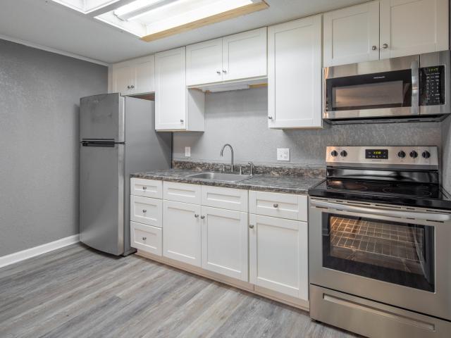 2 BR, 1 BA Apartment 1300 Nashville Pike Unit 301, Gallatin, TN 37066