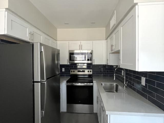 2 BR, 1 BA Apartment 1301 & 1307 E Vista Unit 1313 2, Phoenix, AZ 85020