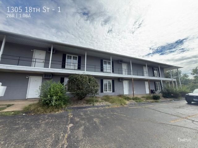 2 BR, 1 BA Apartment 1305 18th St, Charleston, IL 61920
