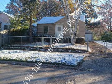 2 BR, 1 BA Apartment 1309 Clancy Ave Flint, MI 48503